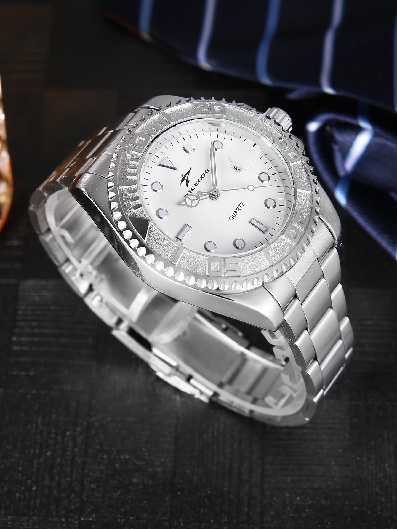 Men's quartz wristwatch with stainless steel strap for casual sports, available in multiple colors for business and leisure, ver